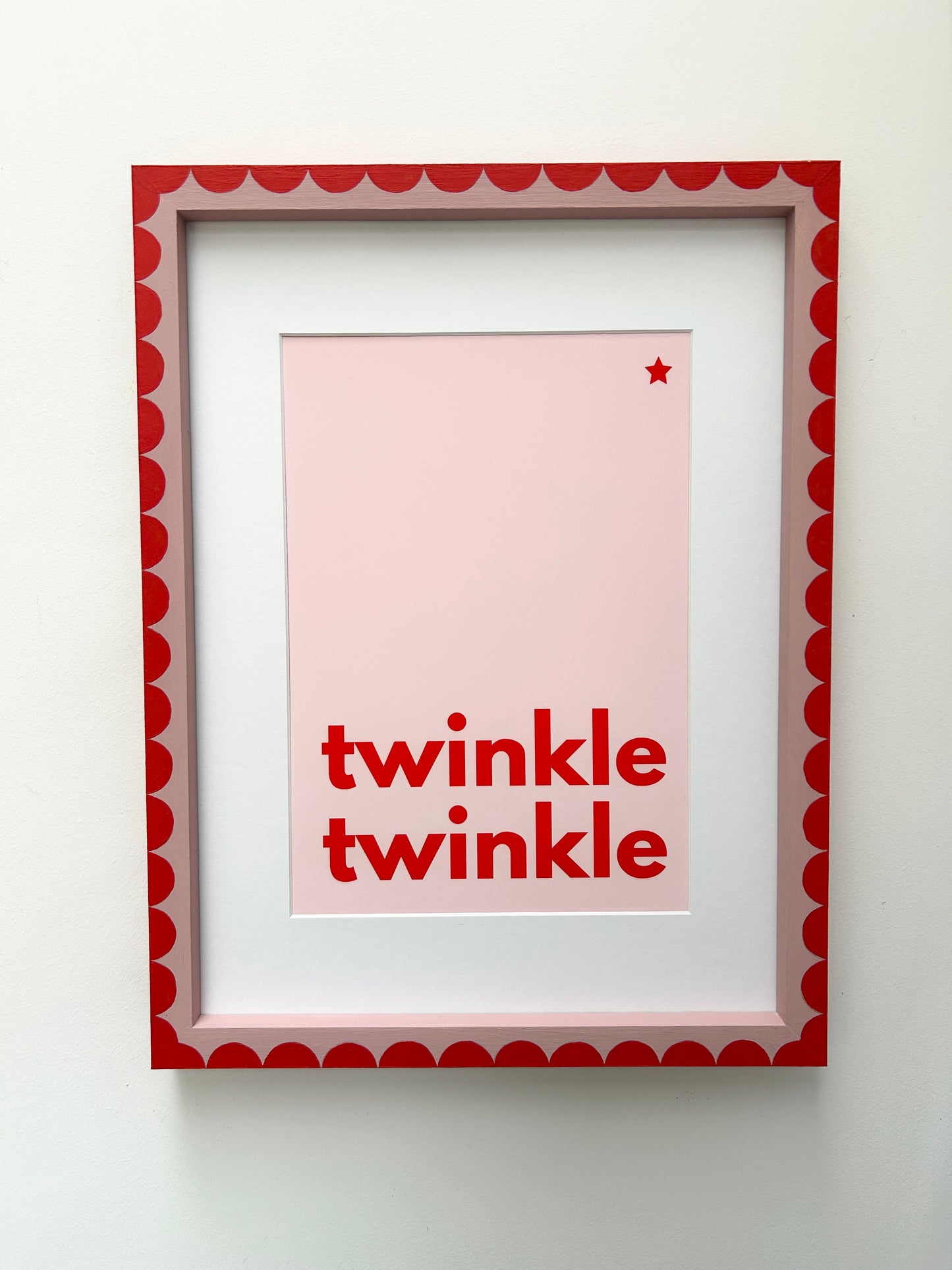 Customisable scalloped hand painted frame