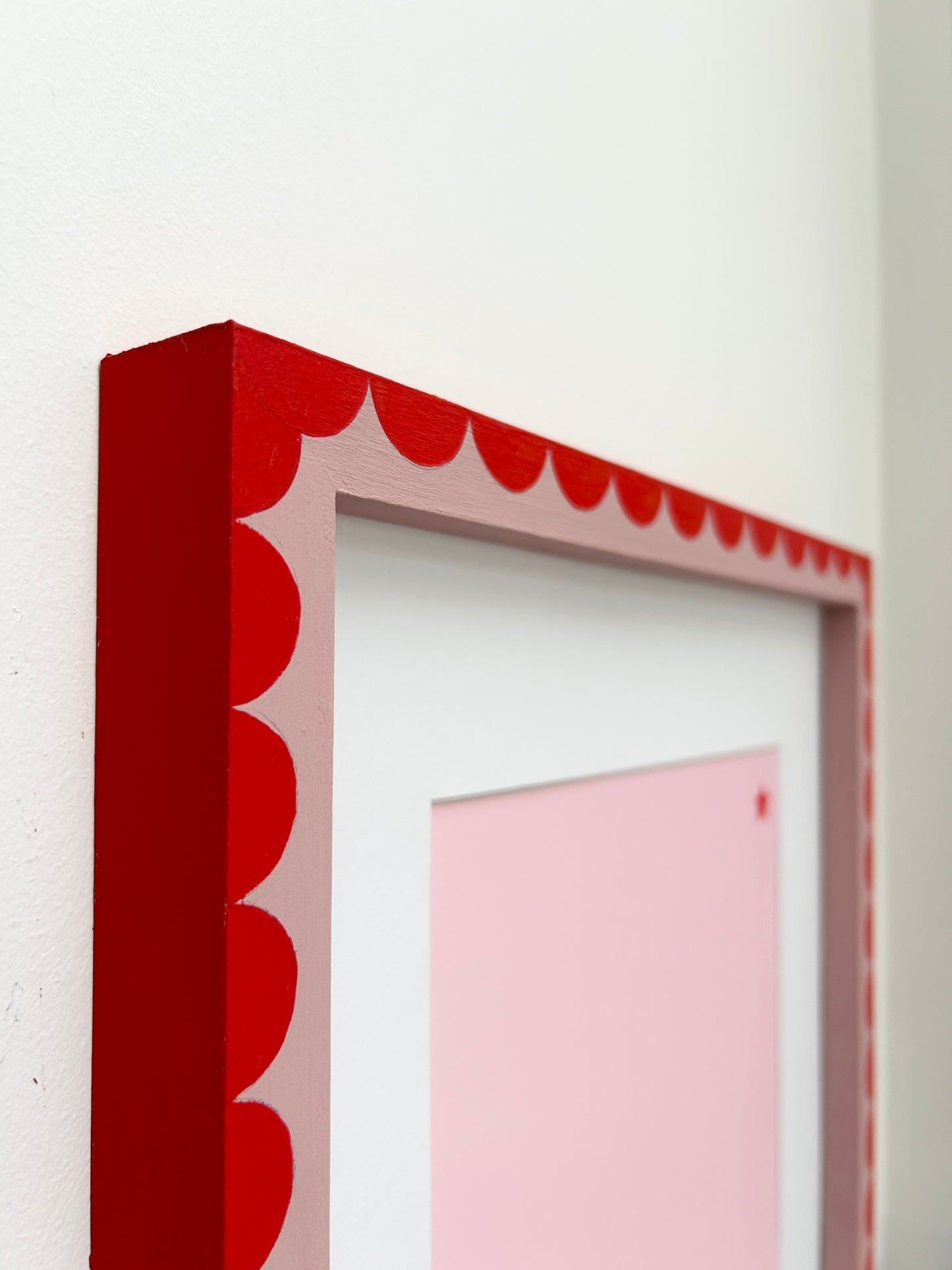 Customisable scalloped hand painted frame